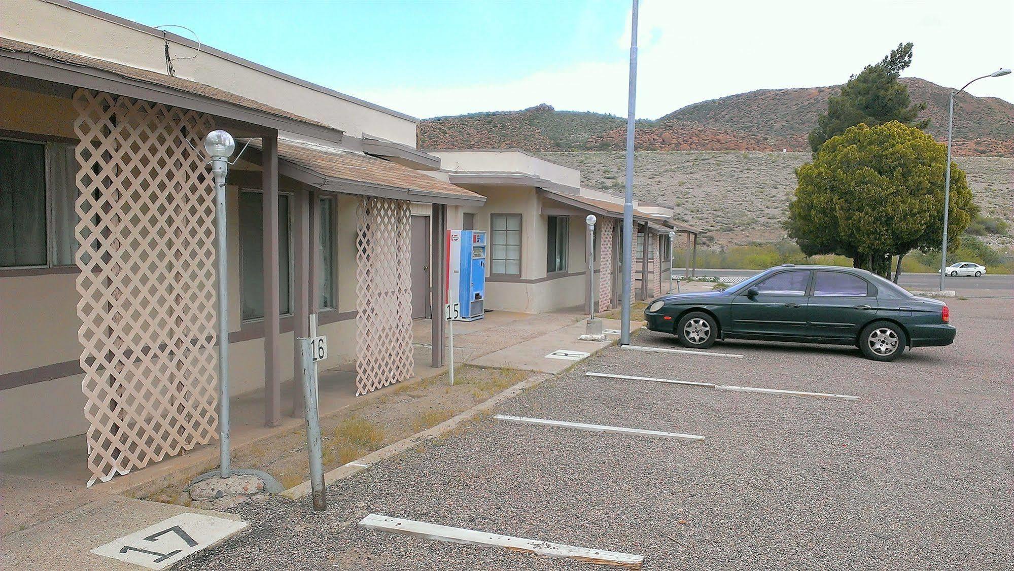 Belle Aire Motel Globe Exterior photo